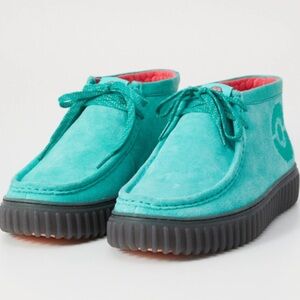 Clarks x Pokeman Torhill Chukka Kids Green Suede Ankle Boots Size 4